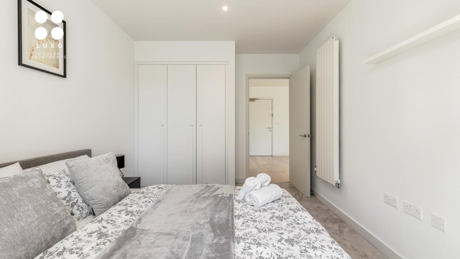 Apartment Luxury Docklands 2 Bedroom London