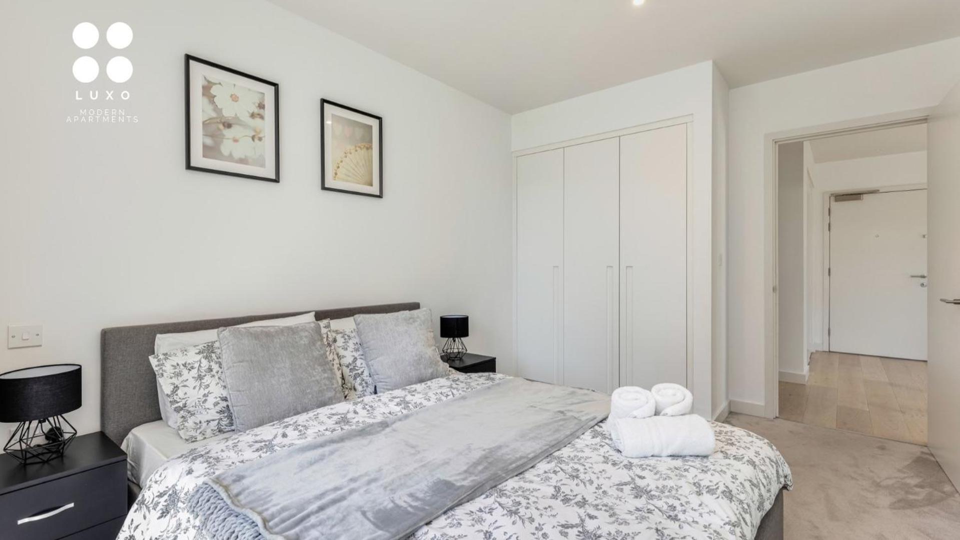 Apartment Luxury Docklands 2 Bedroom *